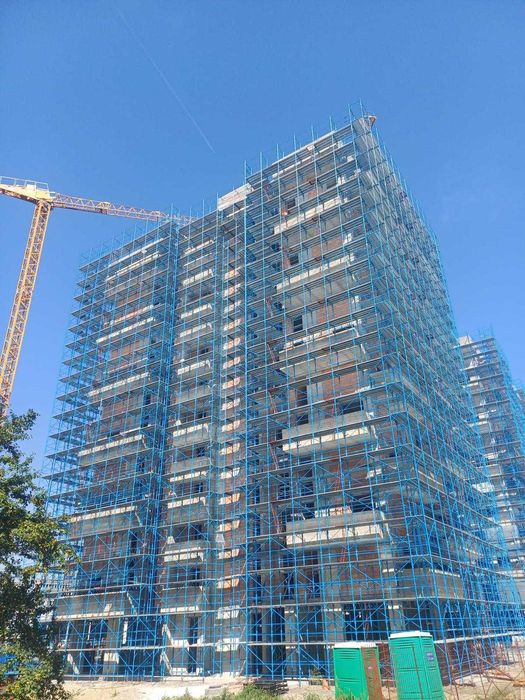 Inchiriem schela metalica de fatada