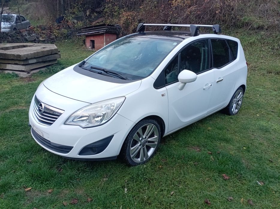 Продавам Опел мерива б 2011г на части