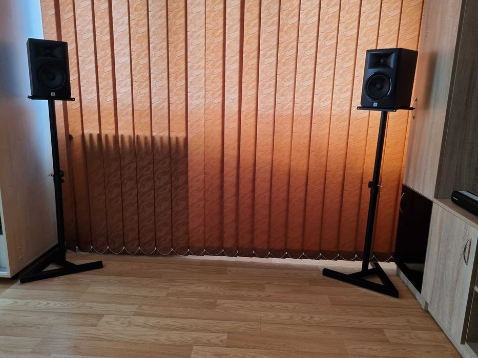 Boxe de studio JBL LSR 305 plus stative.