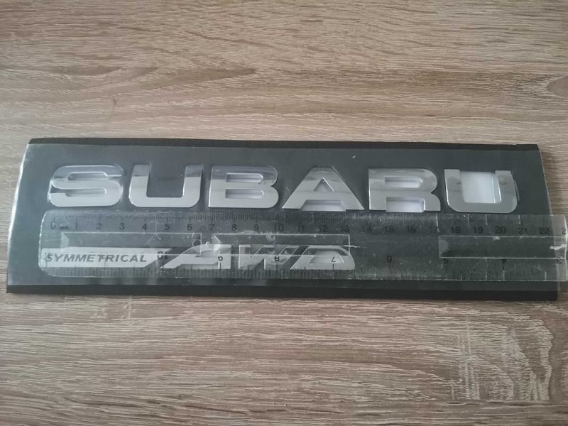 комплект сребристи емблеми SUBARU и Symmetrical AWD