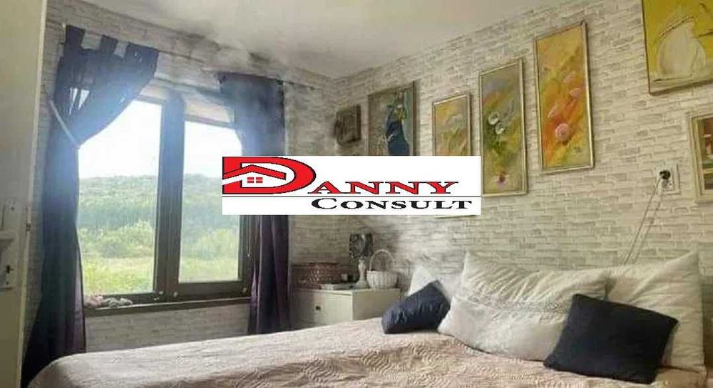 Двуетажна реновирана къща в с. Димча за продажба