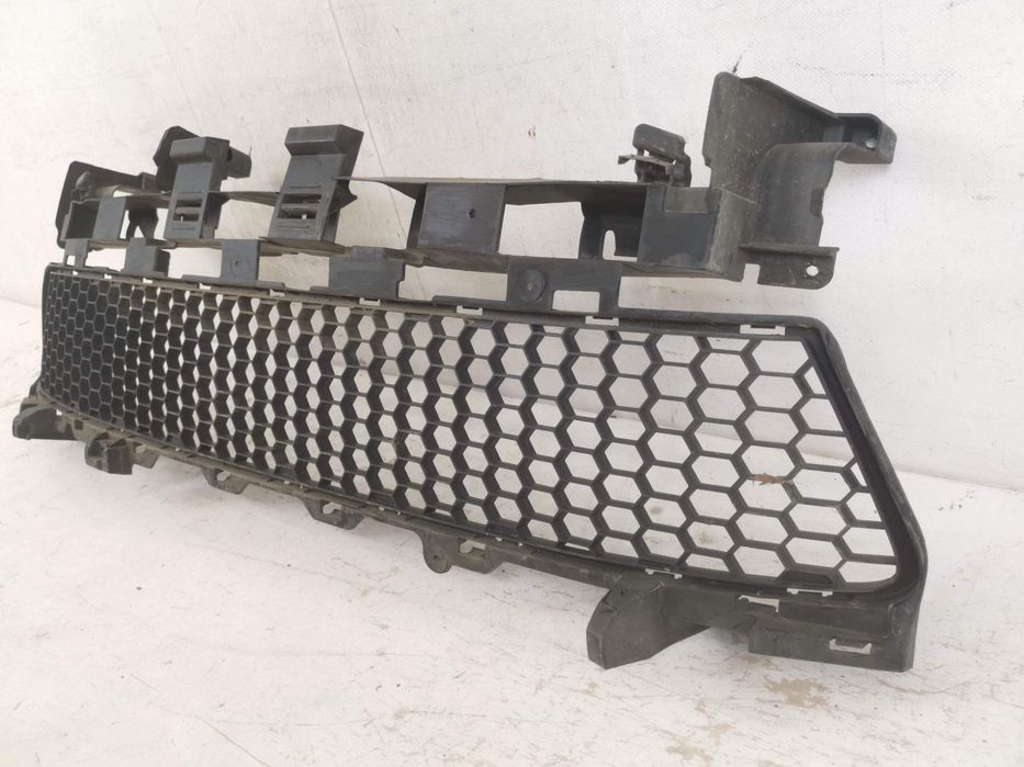 Grila Inferioara Bara Fata Dacia Logan 2 2013 2014 2015 2016, Sandero