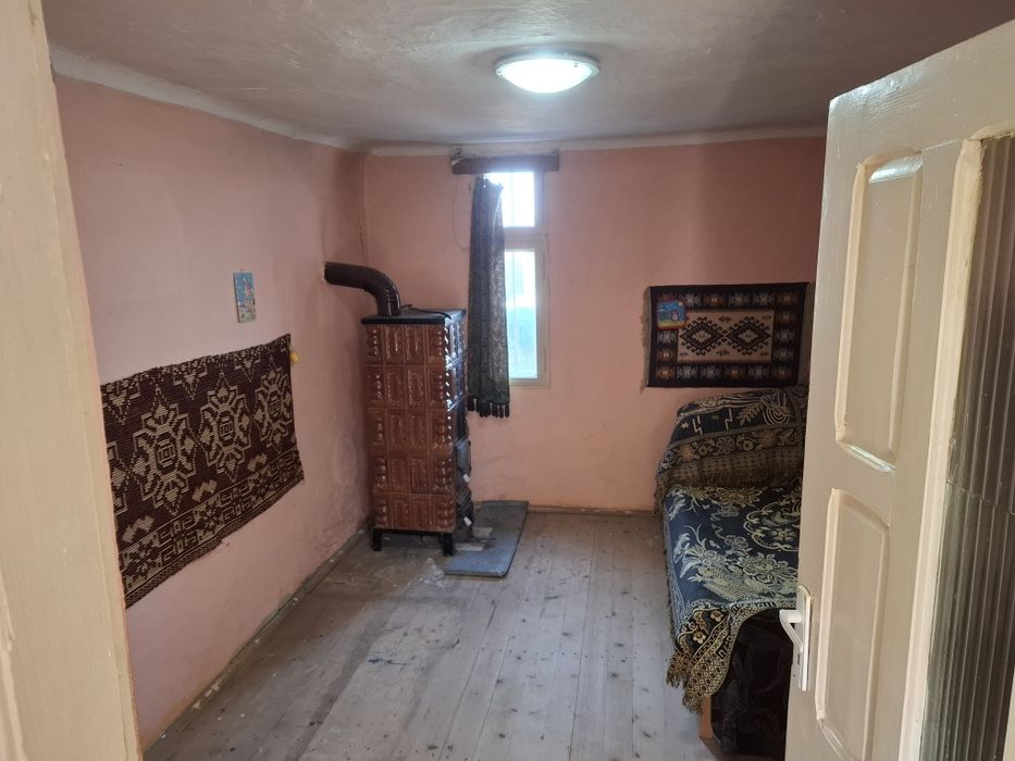 Casa la curte Lalosu  Portaresti Valcea de vanzare