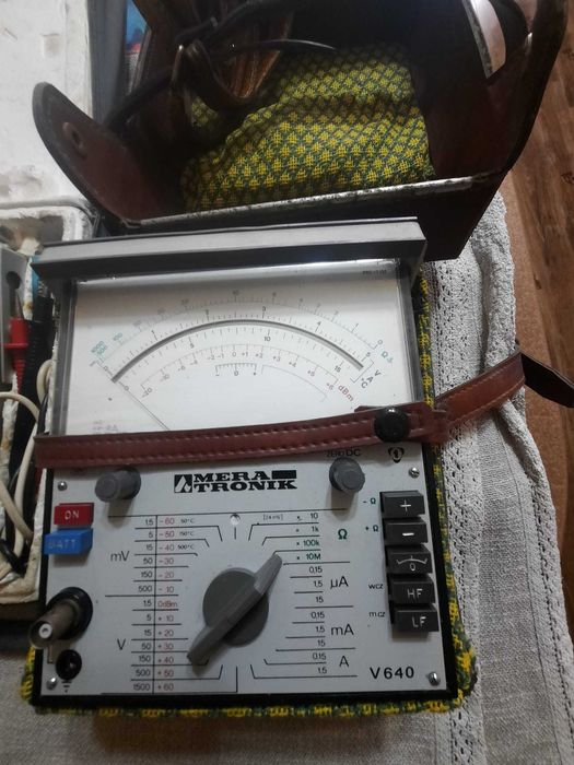 Vând trei aparate de măsură analogice noi