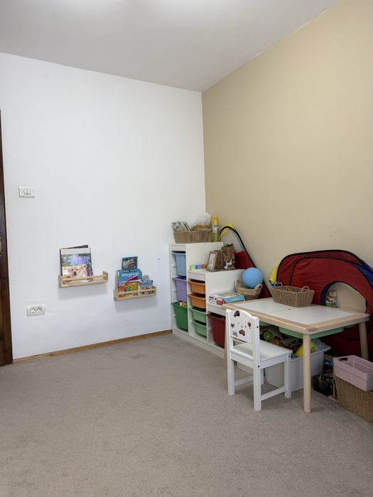 Proprietar, vând apartament, 3 camere,  parter, total decomandat cu centrală proprie pe gaz și aparat de climatizare