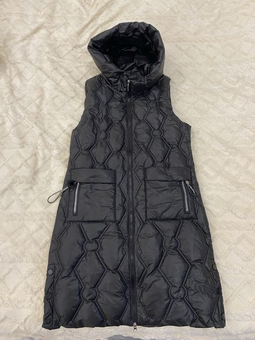 Теплая длинная безрукавка в отличном состоянии!