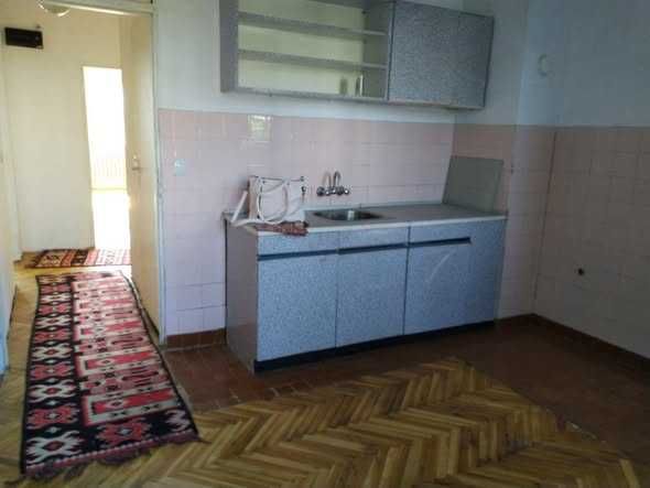 продавам апартамент