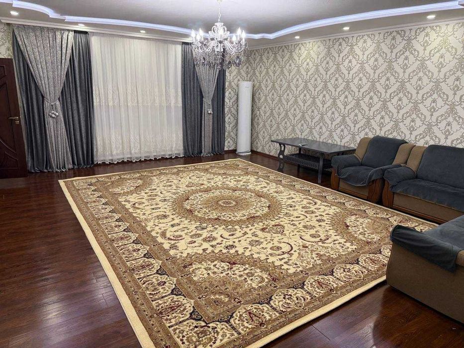 Сдается в аренду просторная 3-комнатная квартира в центре города