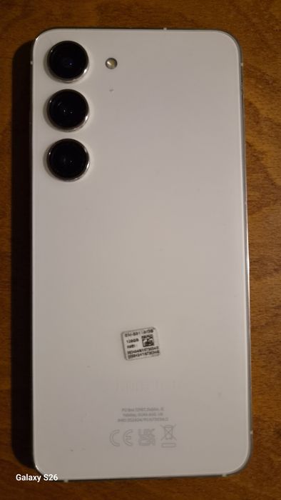 Продавам SAMSUNG S23