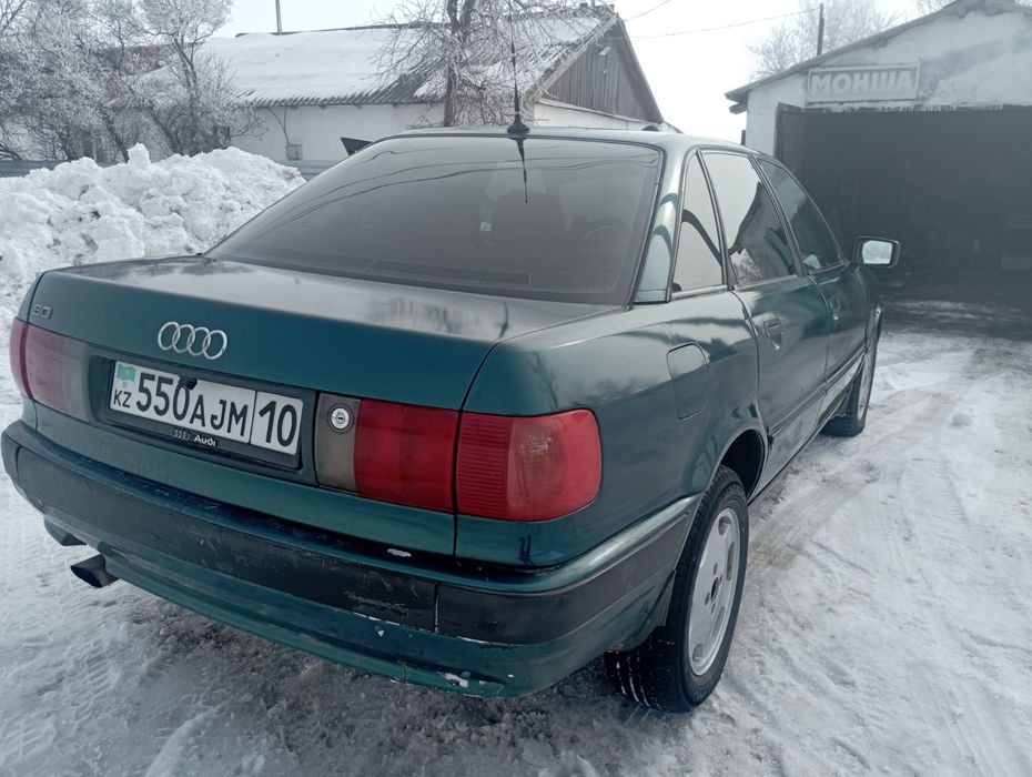 Автомобиль  Ауди 80Б 4