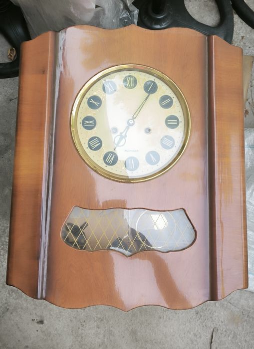 Настенные часы  в отличном состоянии