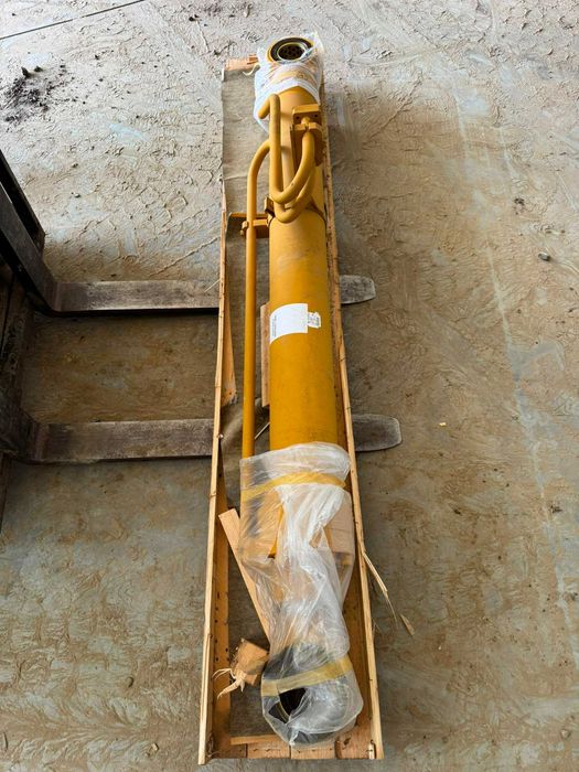 Cilindru hidraulic brat JCB JS460 dreapta NOU original (Cod KTV0937)