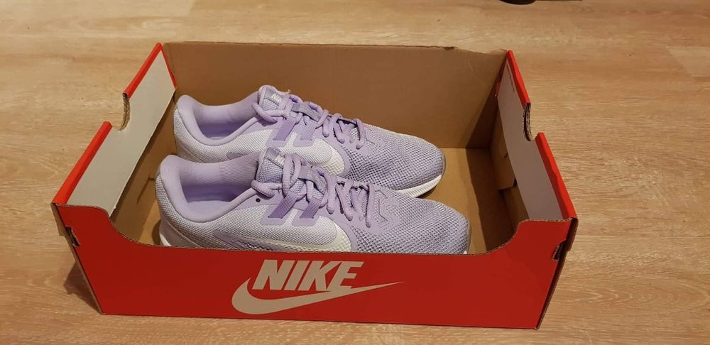 Adidasi NIKE noi, originai