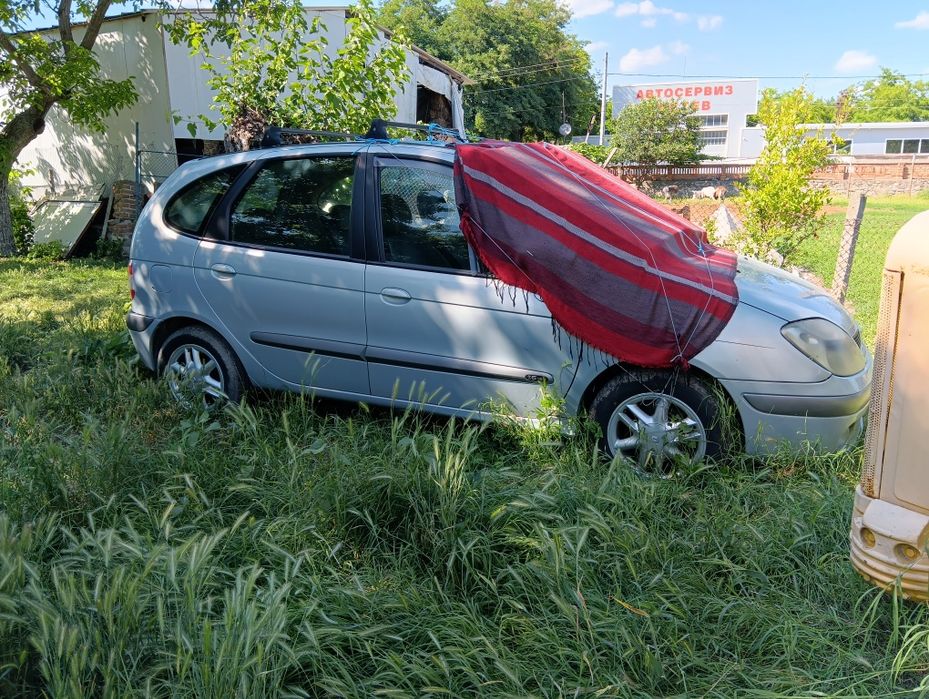 Продавам Рено Меган Сценик