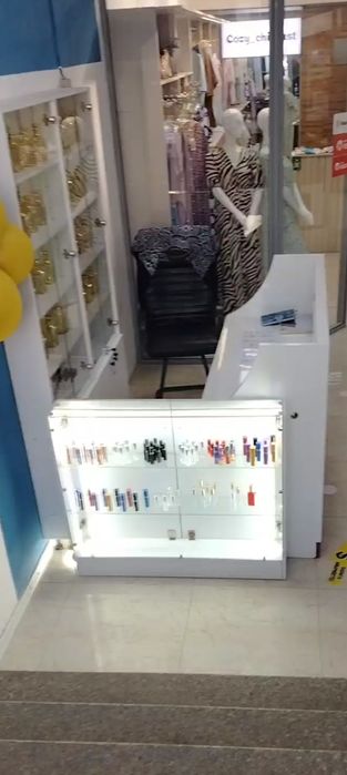 Шкафы под парфюмерию и т. д.