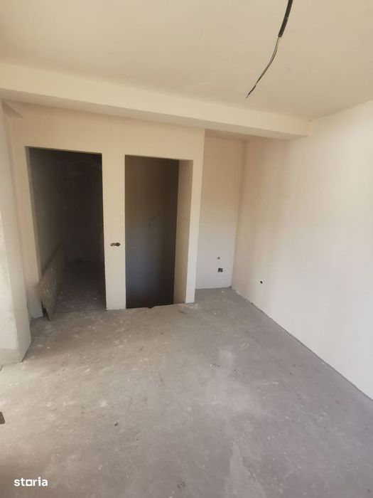 Casa individuala cu terasa,panorama spre lac, garaj, teren 300mp