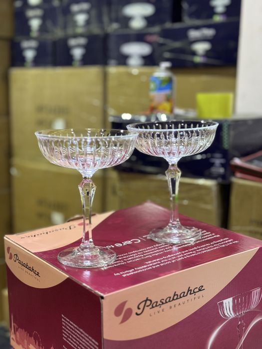 Прокат : стол, стул и посуда