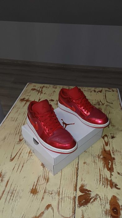 Jordan 1 Low SE Pomegranate