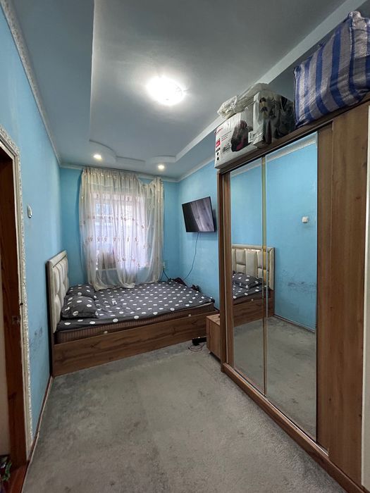 Мебел комплект диван,шкаф,тумбочки трюмо.
