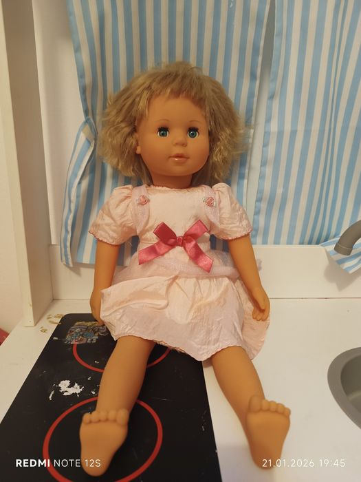 Păpușa care vorbește în limba germana