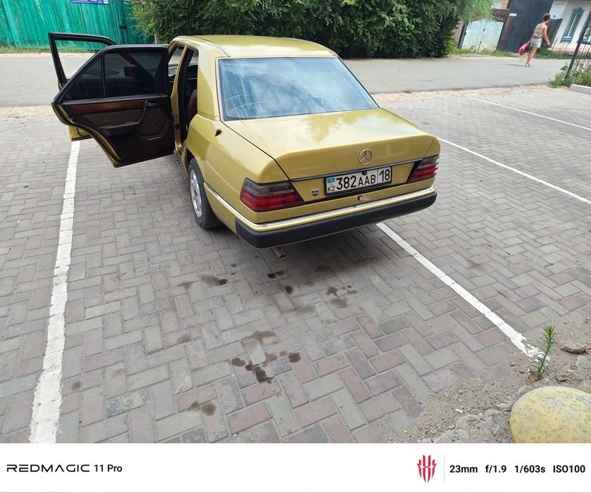 Mercedes Benz e200