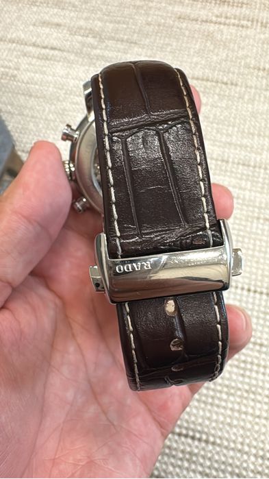 На продаже оригинальные часы Радо