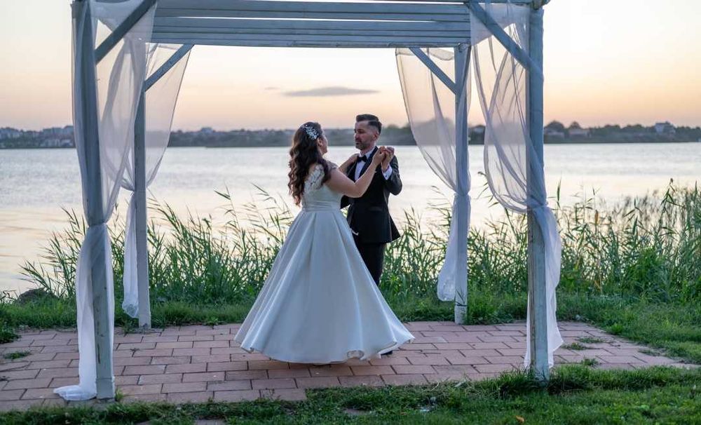 Rochie de mireasă din tafta,ivory, in cloș,mărime 40