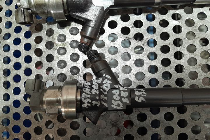 INJECTOR MOTORINA 55567729 55567729 Opel Astra J