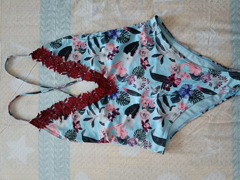 Costum baie întreg, S