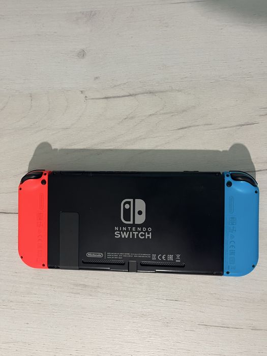Nintendo Switch пълен комплект + Kirby Star Allies, Animal