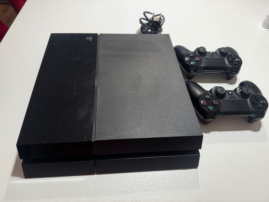 PS4 doua controllere