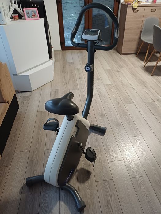 Vând bicicleta fitness