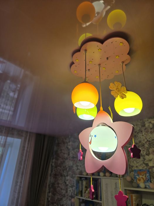 Продаётся люстра в детскую
