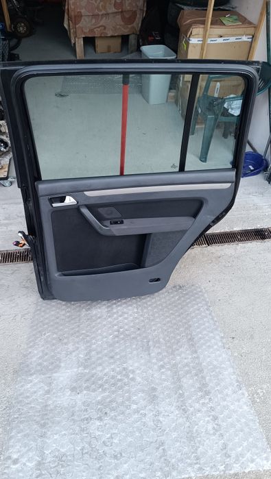 Черни врати за Тоуран 1.9 2.0 и други части ( cherna vrata za touran )