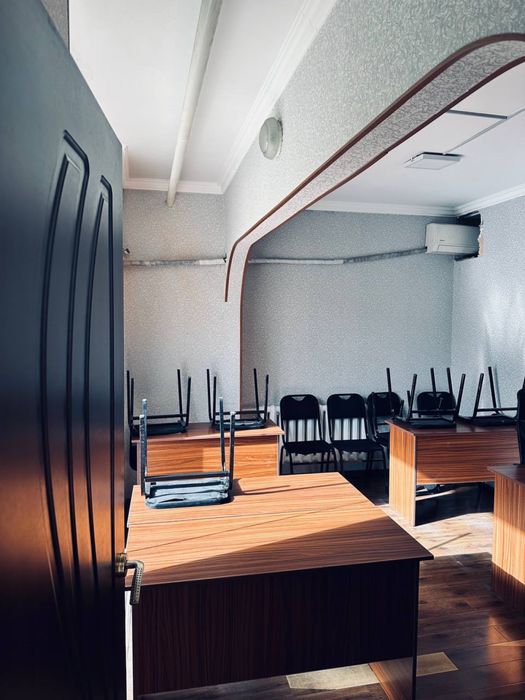 O’quv markazi uchun parta va stullar sotiladi, Holati Yaxshi