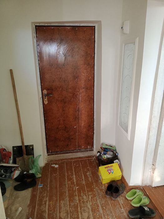 Тахиаташта Темир жол вокзалдин касында быр ханали дом сатылады