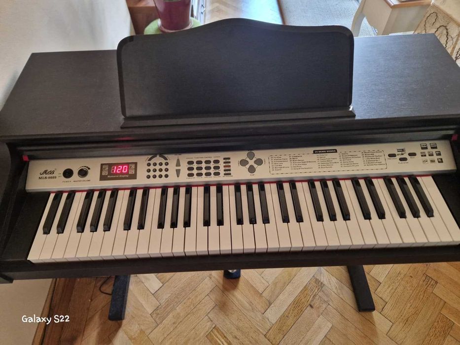 Pian electronic profesional Miles, 61 clape, 128 ritmuri+pedală CADOU