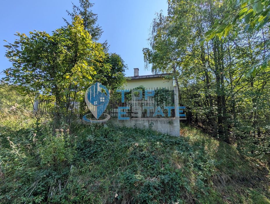 Едноетажна къща в централната част на Стара планина, в землището на с