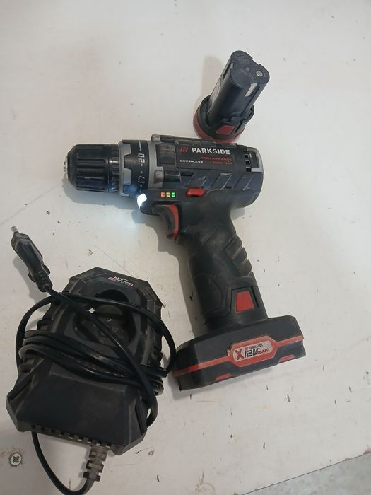 Продавам винтоверт и две батерии