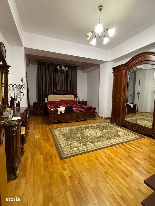 Vilă de Vânzare