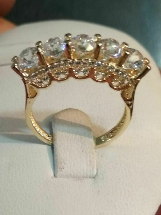 Kreditga turdavoy yuadgan joyda ishlash kere. Zargarlik buyumlarini bo