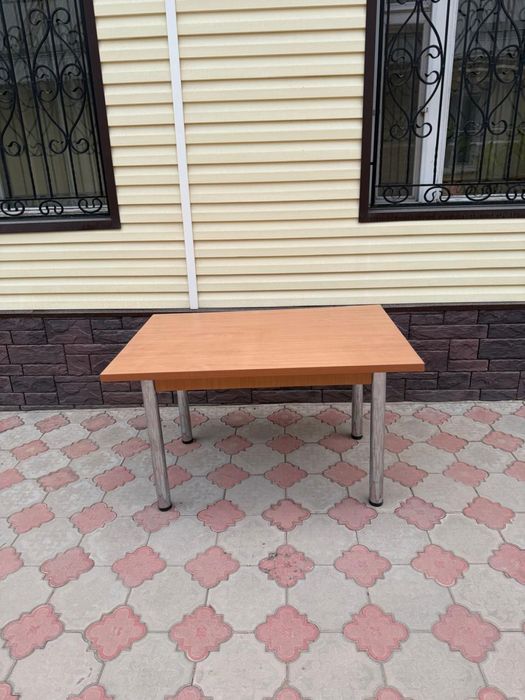 Столы в количестве 14 штук