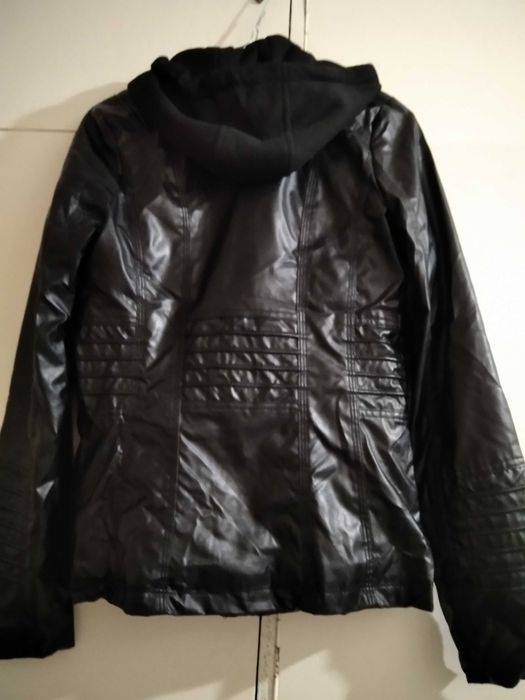 Черно кожено яке