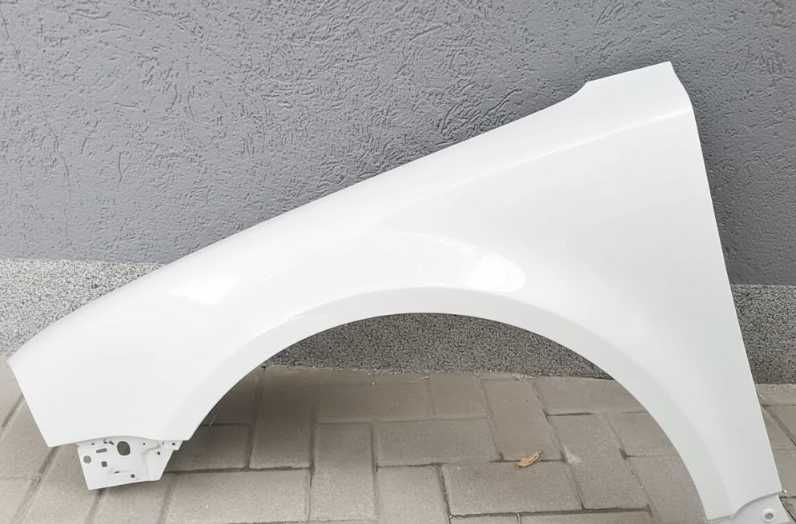 Aripa Fata Stanga VW Passat B5.5 2004-2005 Vopsita Alb