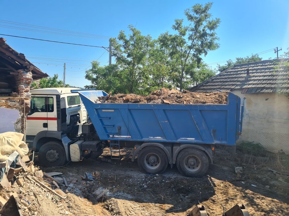 Demolari case. Basculante, Buldo, Echipa oameni. Evacuare moloz, moluz