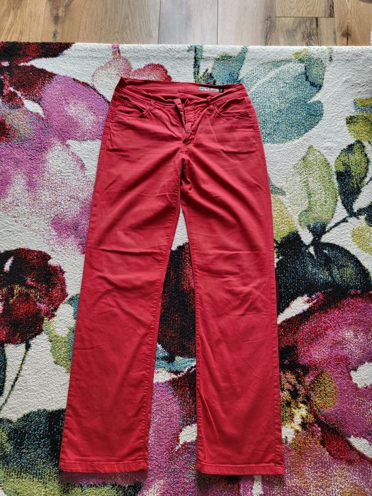 Pantaloni roșii jeans