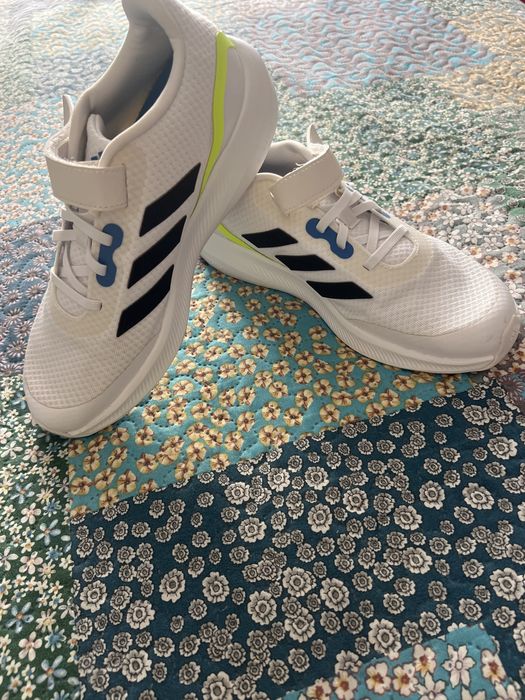 Маратонки Adidas 39 1/3