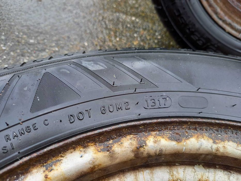 Nokian 205/65 R15 c patru anvelope de vara, jante si capace