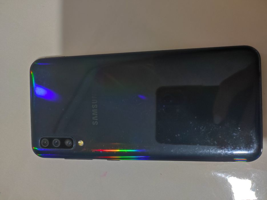 Срочно продаётся телефон Samsung A50