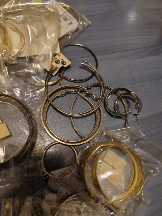 Лот обеци здрави/дефектни и бракувани косплей, костюми